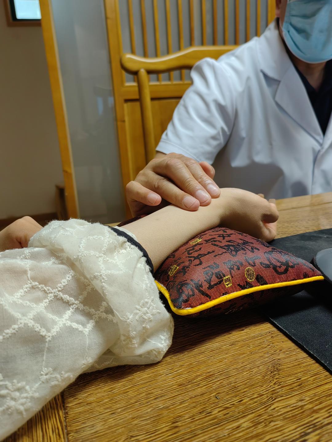 闭经引起的月经不调怎么办？新加坡贡方堂TCM丘保润催经方药简效高！