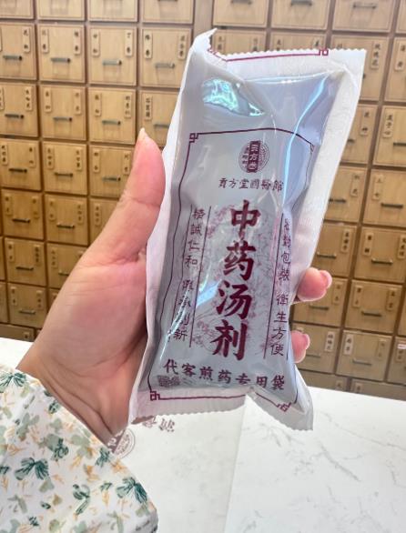 月经失调的原因及症状是什么？新加坡贡方堂TCM中医丘保润教你吃什么能调理好！