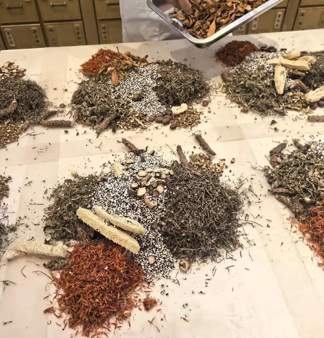 湿气重怎么办?新加坡贡方堂TCM中医4味药调理,排湿效果好! 湿气重怎么办?新加坡贡方堂TCM中医4味药调理,排湿效果好!
