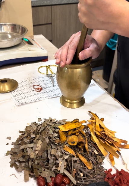 气血不足,心慌气短掉头发？贡方堂TCM丘保润中医师教你中医调理妙法！