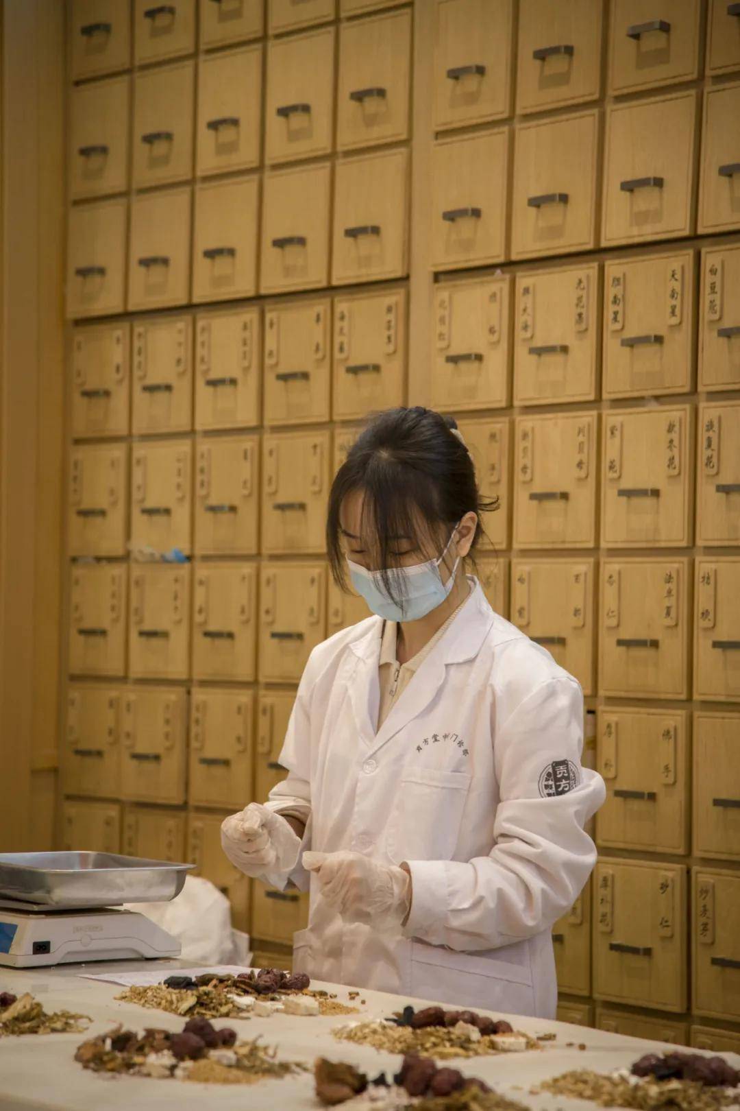 心脾两虚型抑郁该如何治？新加坡贡方堂TCM丘保润妙手解郁！
