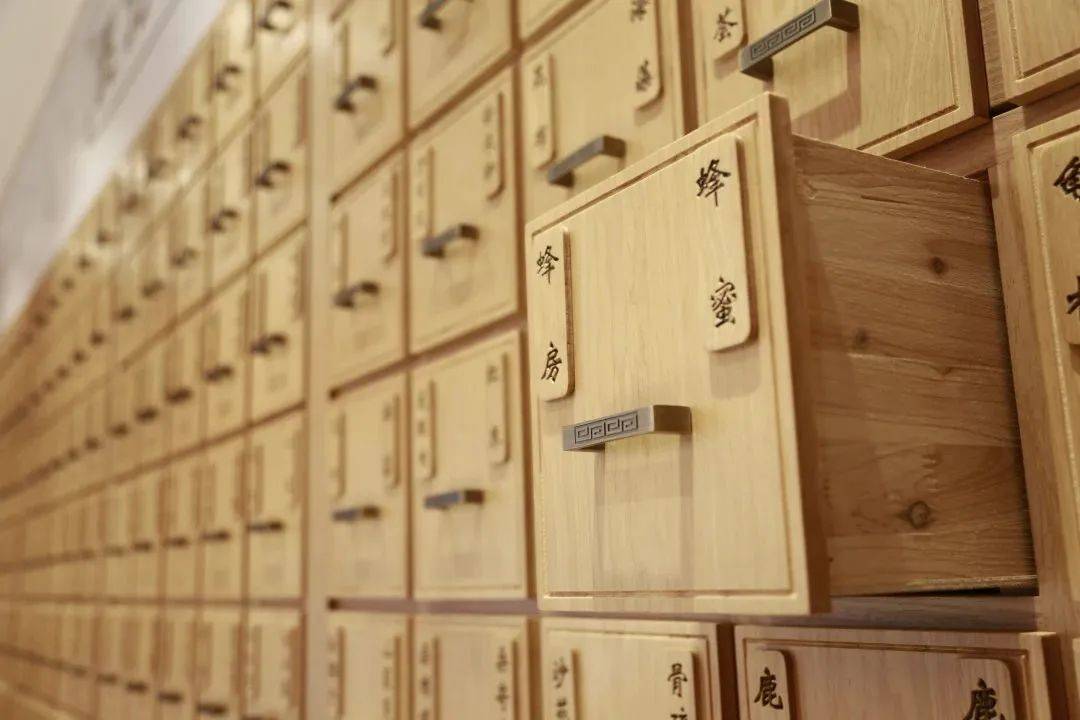 经期总紊乱不规律怎么办？新加坡贡方堂TCM丘保润妙方调理！