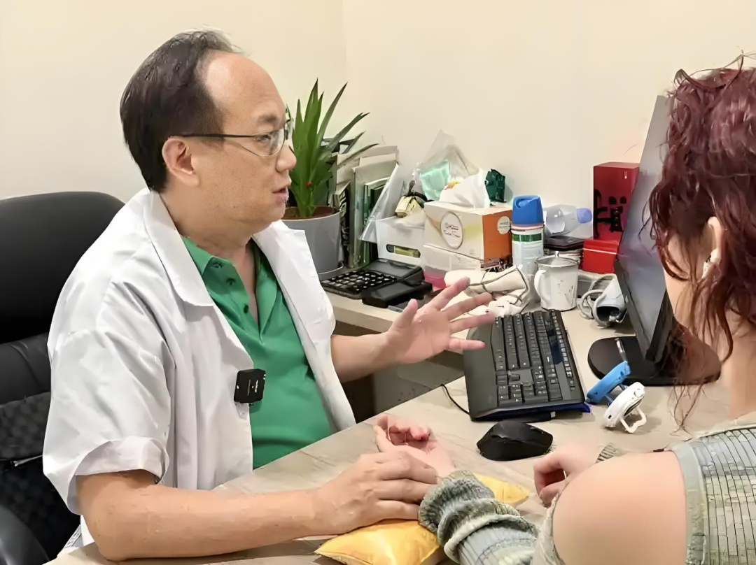 喉咙痛咽口水都痛怎么办？新加坡贡方堂TCM丘保润一方2剂愈！