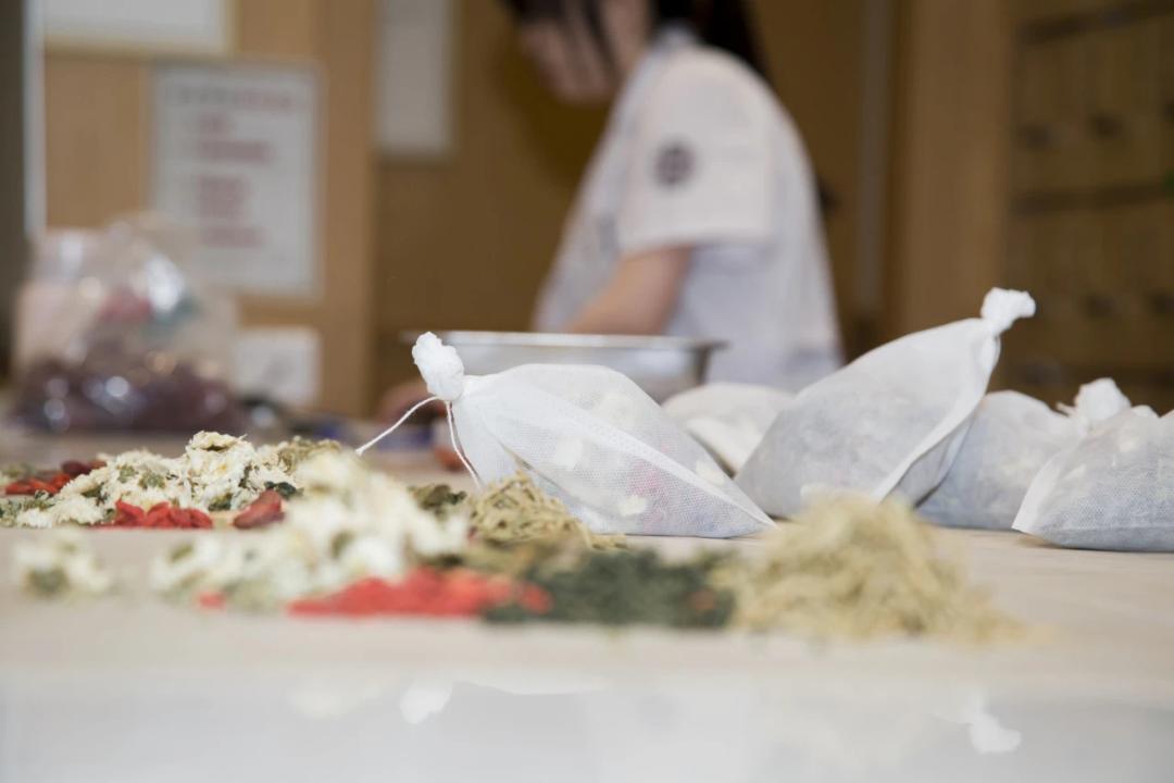 湿疹怎么办才能断根？新加坡贡方堂TCM中医丘保润一方搞定！