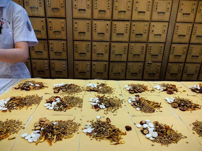 抑郁症怎么办？新加坡贡方堂TCM丘保润一个解郁方安抚心神！