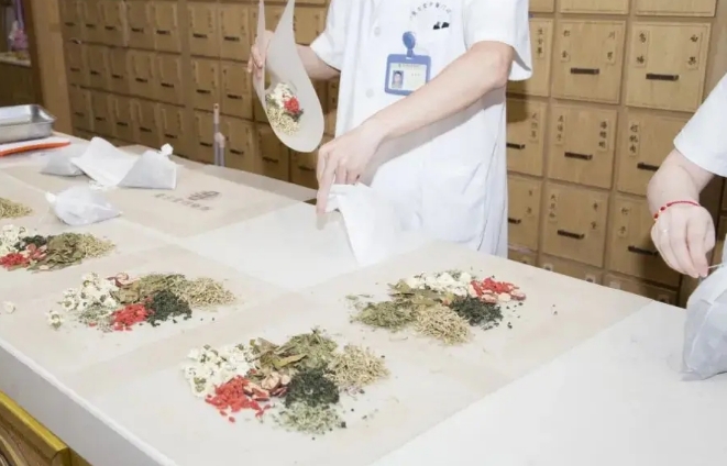 多囊卵巢怎么办？新加坡贡方堂中医丘保润一方治疗调经促孕！