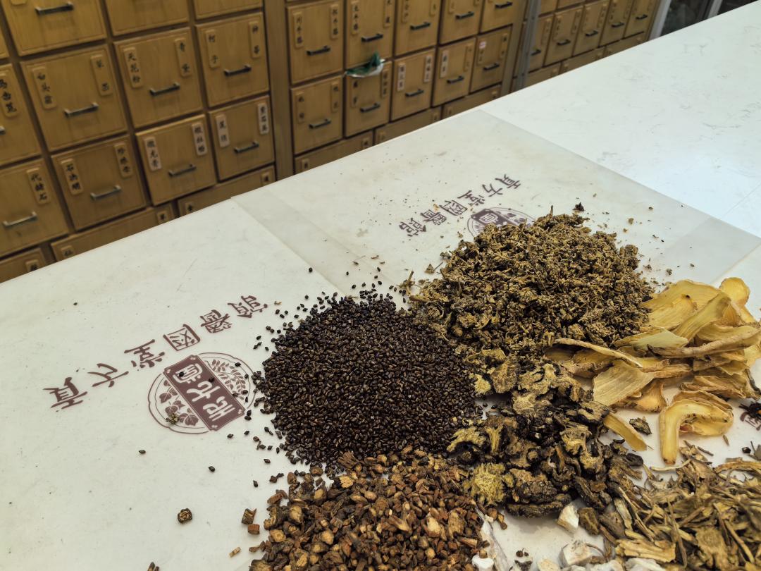痛经又吐又拉怎么办？新加坡贡方堂TCM丘保润一方破解疼痛根源！