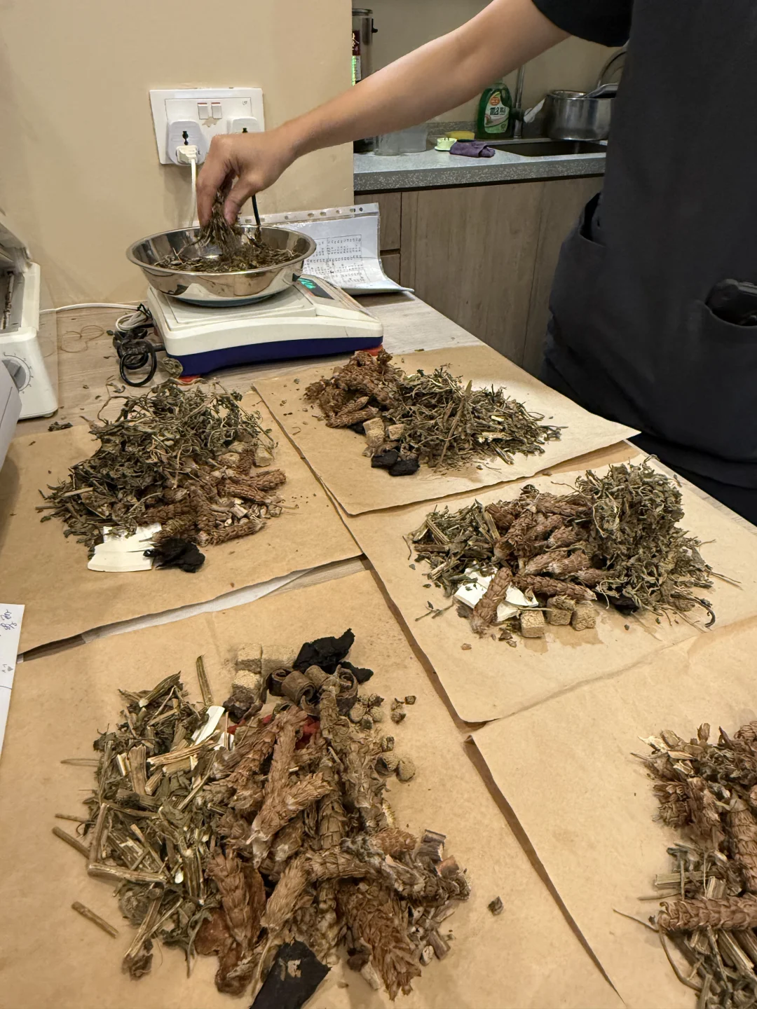 喉咙痛嗓子哑了怎么办？新加坡贡方堂TCM中医丘保润一方搞定！