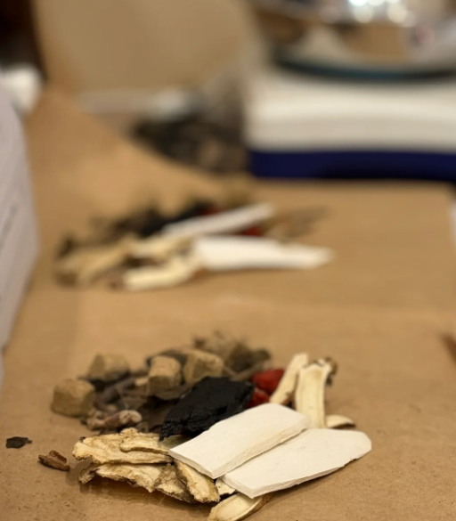 斑秃怎么办吃什么好？新加坡贡方堂TCM丘保润老中医一方见效！
