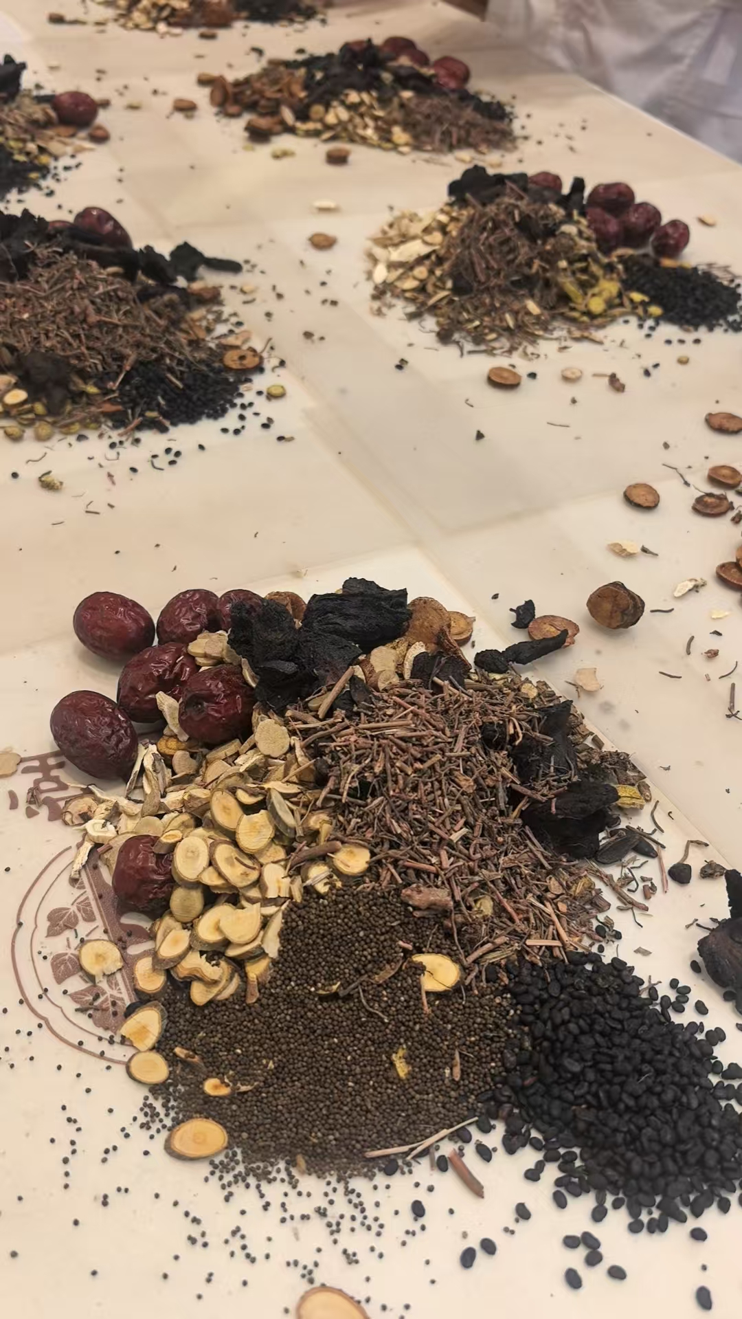 多囊卵巢怎么办？新加坡贡方堂中医丘保润分型调理效果好！