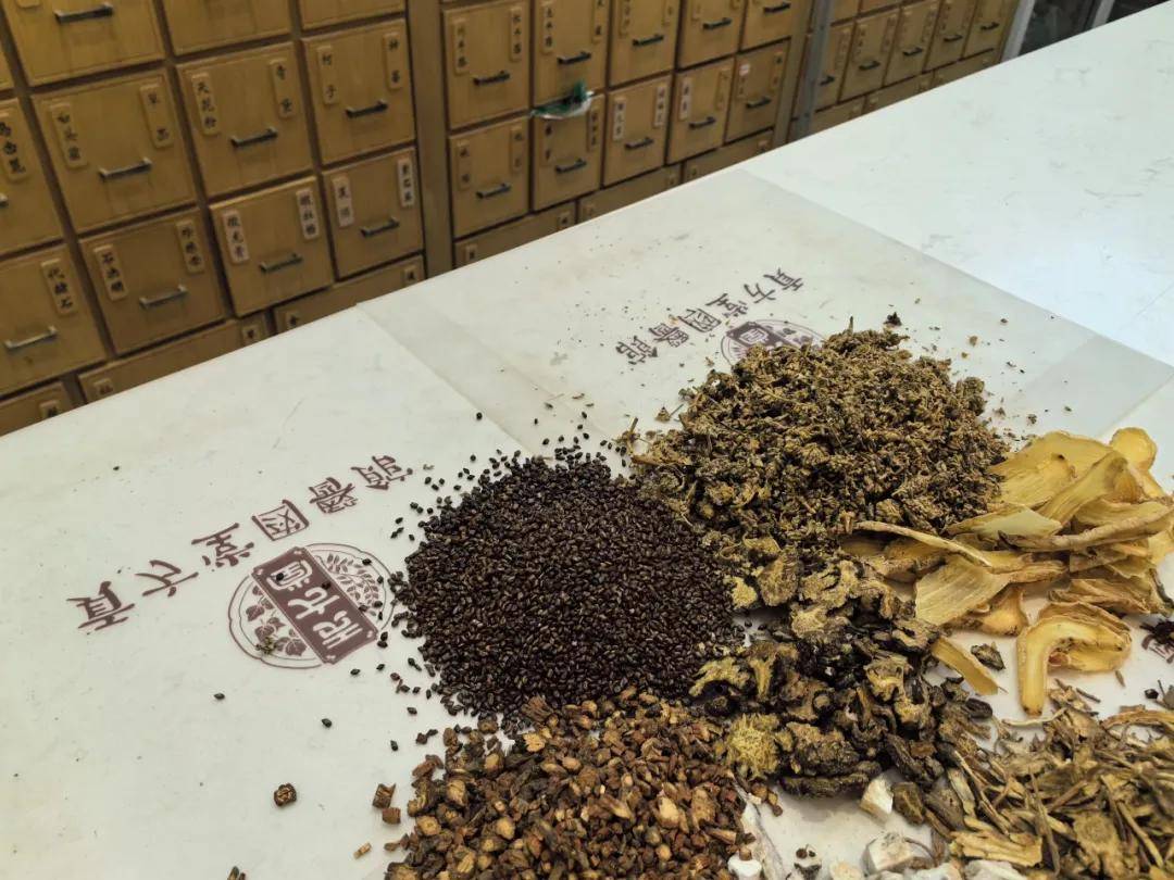 年纪不大却满头白发该怎么办?新加坡贡方堂TCM丘保润从根源调理！