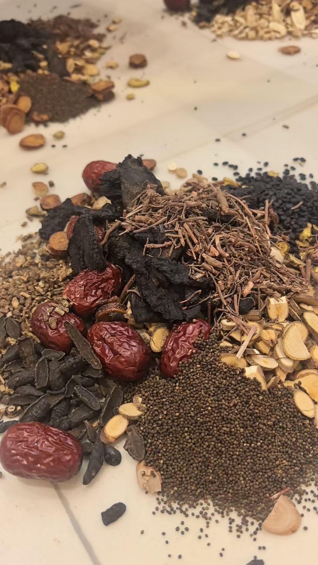 产后脱发严重该怎么办？新加坡贡方堂TCM丘保润分型而治！