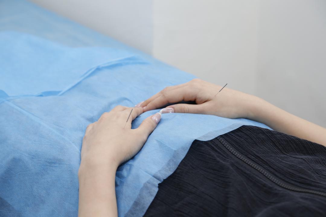 阴雨天手指关节痛怎么办?新加坡贡方堂TCM丘保润经典方公开! 阴雨天手指关节痛怎么办?新加坡贡方堂TCM丘保润经典方公开!