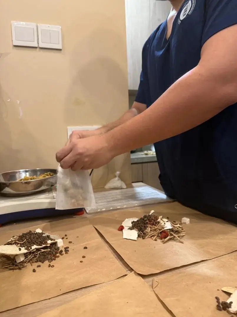 医案｜ 新加坡腰疼治疗中医推荐，贡方堂TCM丘保润1个经方+针灸超有效