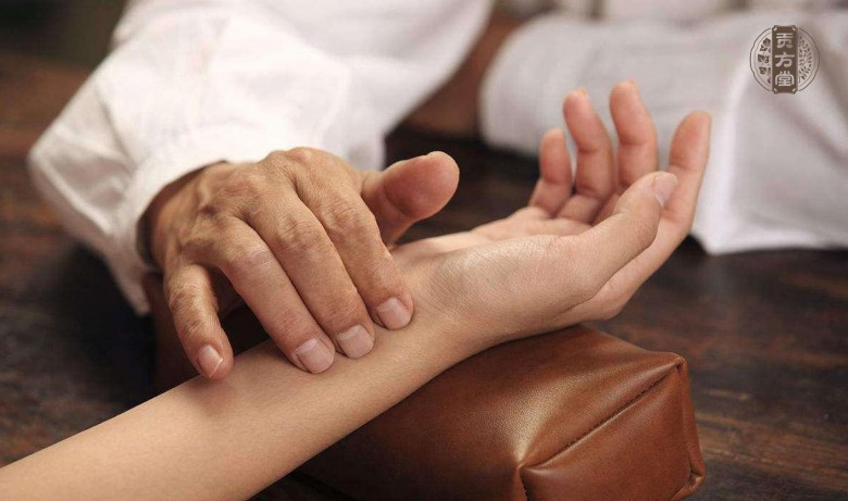 【医案】肝阳上亢导致偏头痛如何治疗？新加坡贡方堂TCM丘保润妙方祛风止痛！