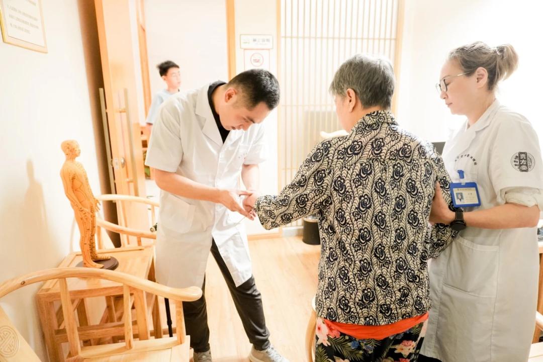 【医案】手指关节冷痛、晨僵怎么治?贡方堂TCM丘保润内外兼治散寒除湿! 【医案】手指关节冷痛、晨僵怎么治?贡方堂TCM丘保润内外兼治散寒除湿!