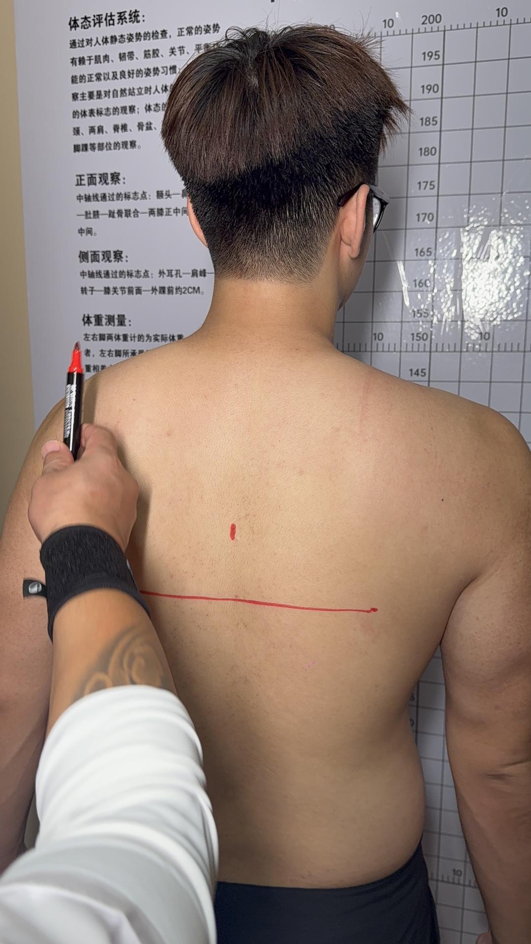 颈椎疼痛难忍？贡方堂正骨师郁赛徒手调理，1次见效立竿见影！