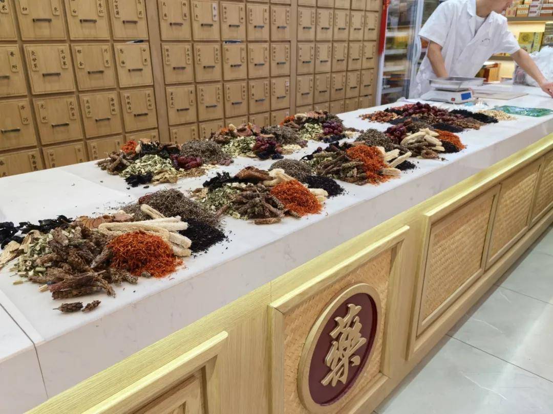 腱鞘炎导致手腕刺痛活动受限怎么办？新加坡贡方堂TCM丘保润一方止痛，行气活血！