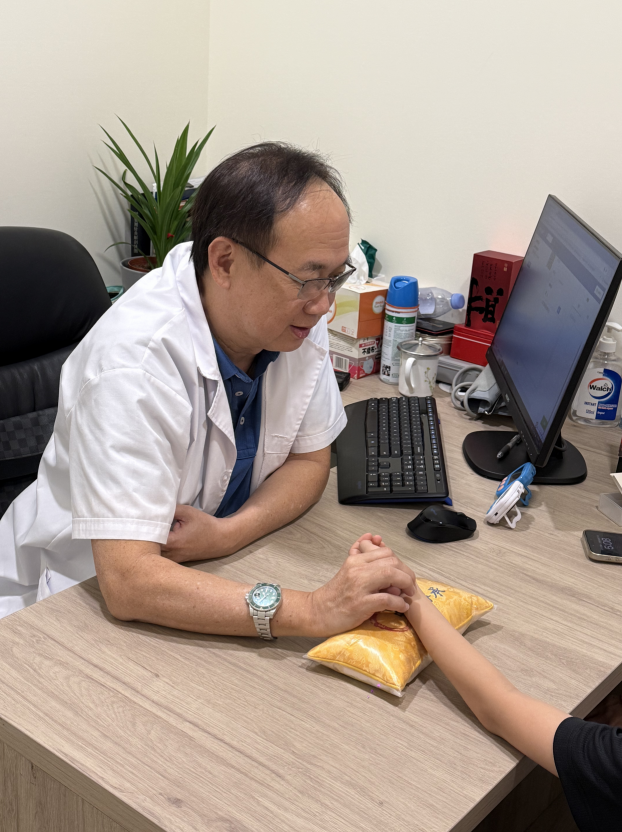 慢性咽炎反反复复老不好？新加坡贡方堂TCM老中医妙方治嗓子发堵，咳嗽有痰！