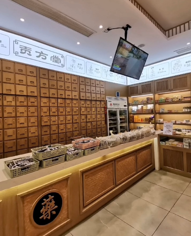 久坐久躺后总是腰背酸痛怎么办？新加坡贡方堂TCM丘保润内调外治去痹痛、益肝肾！