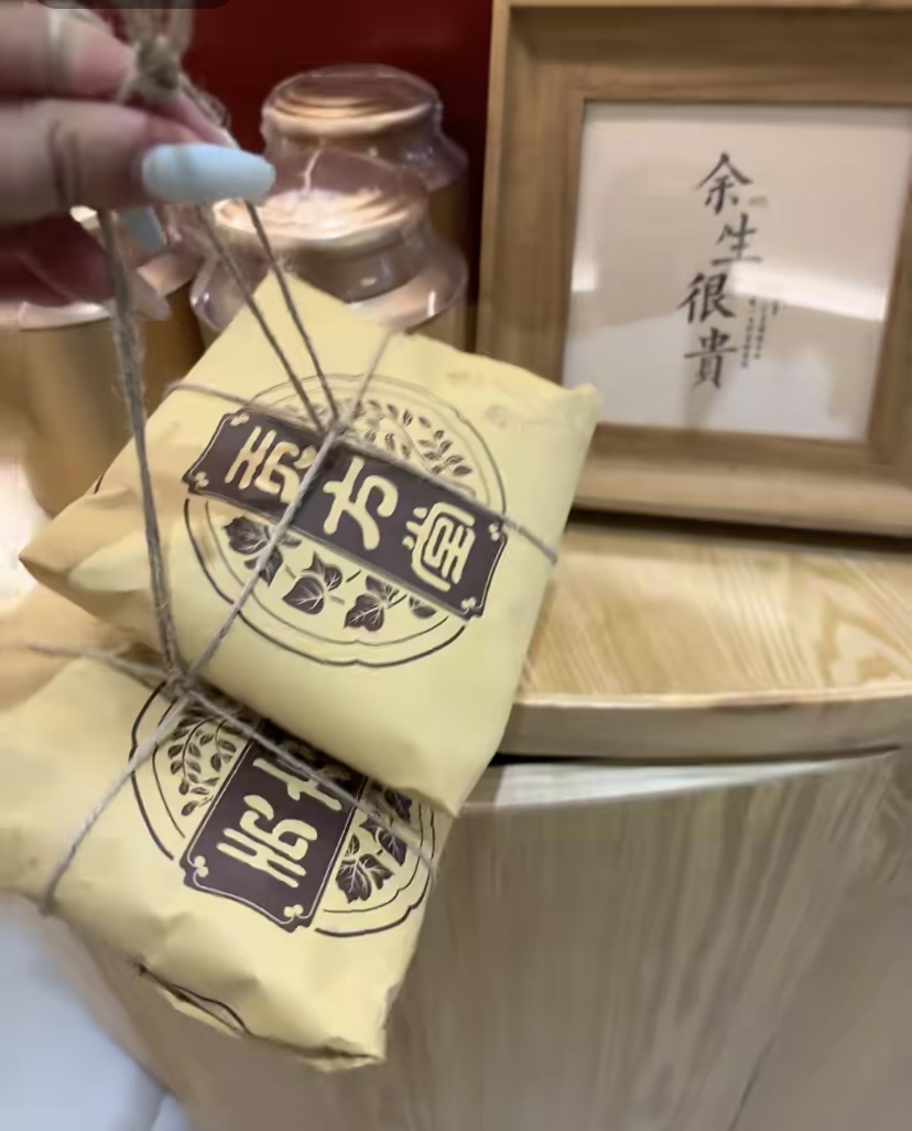 白发早生、脱发严重中医怎么治疗？新加坡贡方堂TCM老中医一方乌发固发